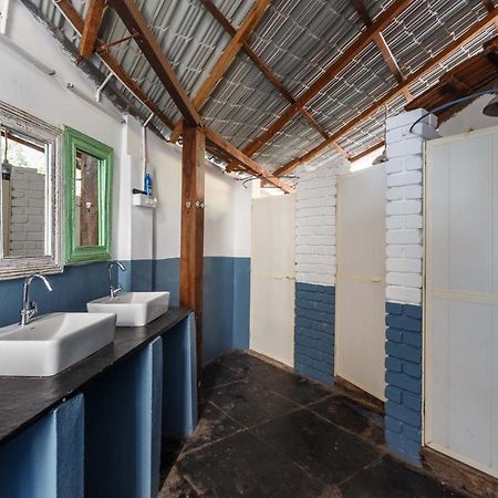 Woke Arpora Hostel Екстериор снимка